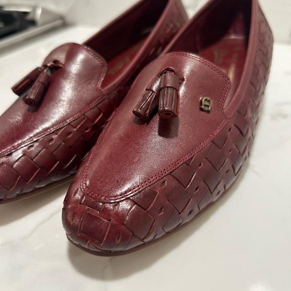 Etienne Aigner leather woven shoe with tassel - Picture 3 of 8